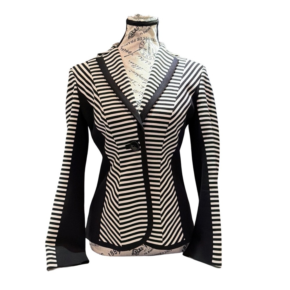Iris Black White Striped Sculpted Blazer Size 4 Architectural Tailored Like-New